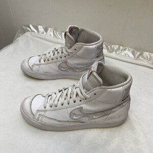 Nike Blazer Mid '77 GS 'White Nike Logo Print girls size 6Y